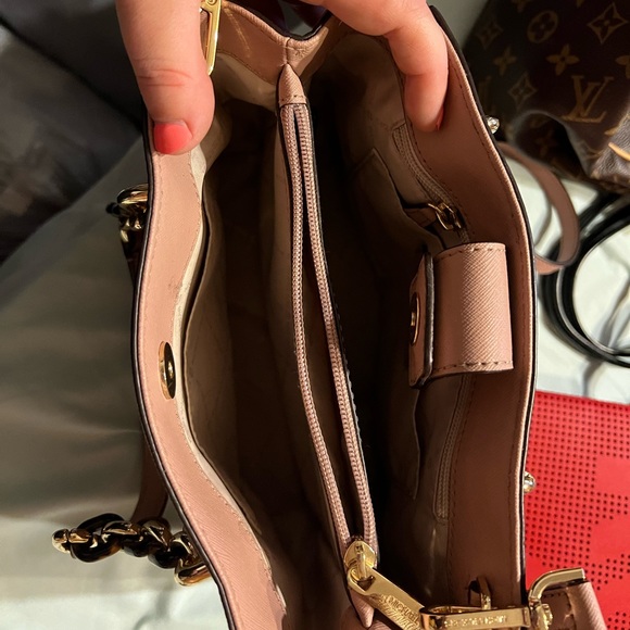 Small pink Michael Kors crossbody - Picture 3 of 3